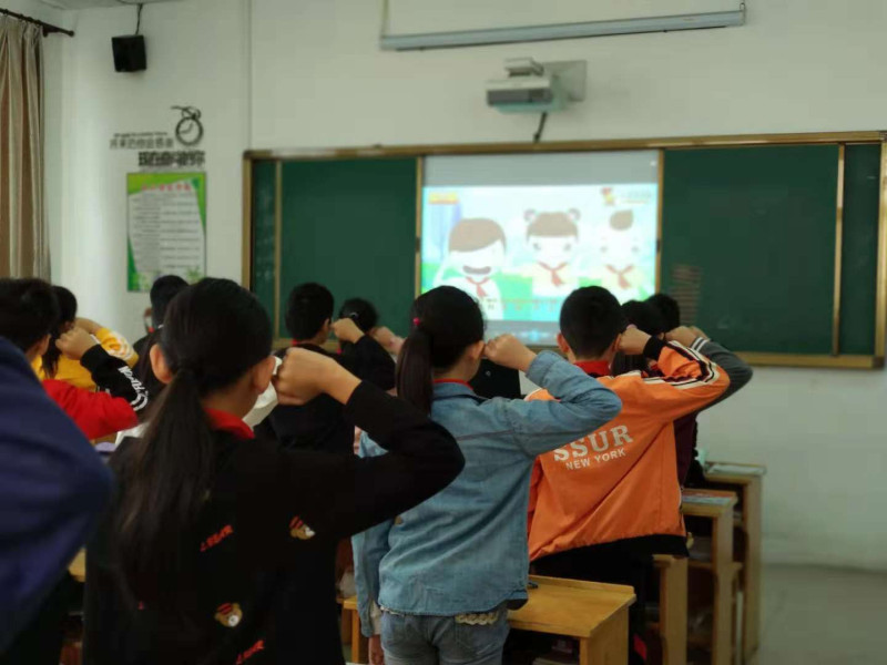 1540282608349375.jpg 队2.jpg
