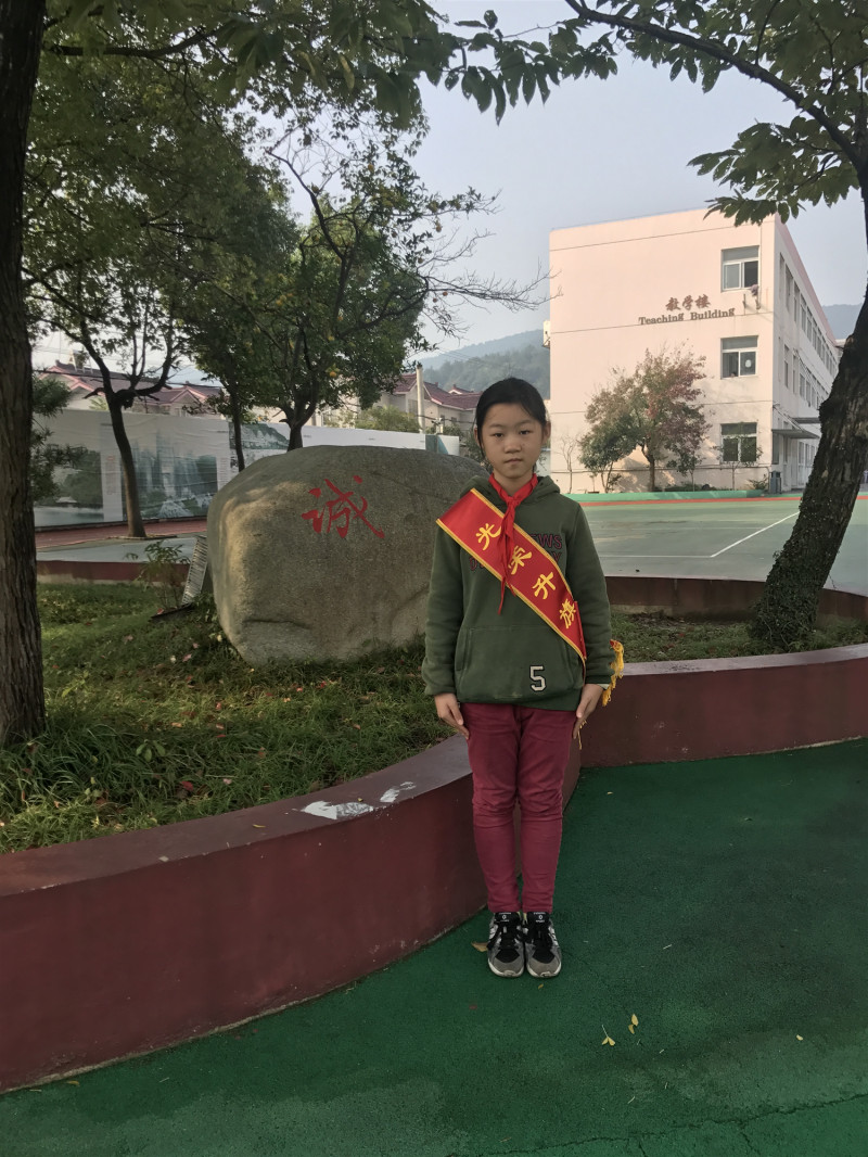 黄晨怡 (1).jpg