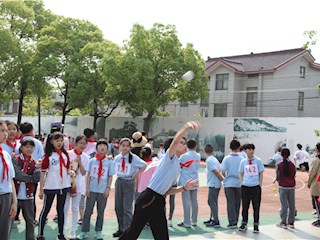 垒球