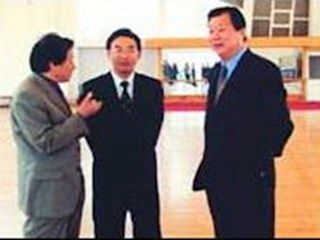 江苏省副省长张桃林(中)、常熟市市长胡正明（右）来校视察